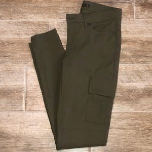 PRANA Cargo Green Pant. NWOT. SIZE 4. Skinny Leg.